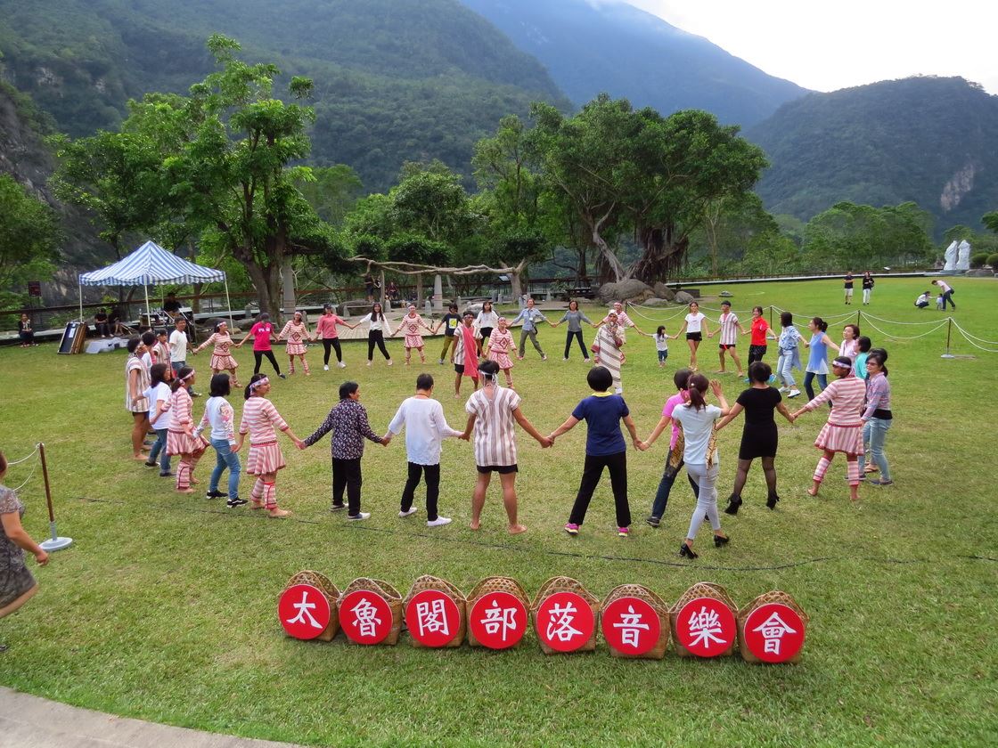 Between April and December 2017, Truku people will give outdoor performances at the Taroko Visitor Center square