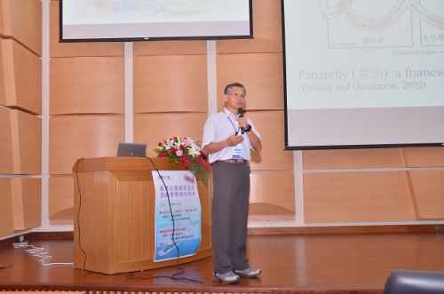 國立臺灣大學海洋研究所戴昌鳳教授 講授「棲地保育與生態系經營」 (海洋國家公園管理處提供)  