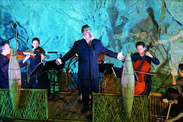 On December 17th, Tenor Dian Wang and Soprano Qi-Zhen Jiang of the Tunnel Opera House will be invited to interpret the popular opera repertoire
