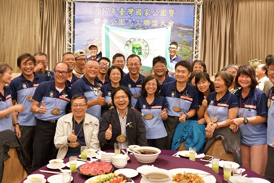 Minister of the Interior, Jiunn-rong Yeh (left 2th )and Wun-Long Hsu (left 1th), Director General for Construction, Planning Agency and all volunteers