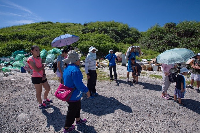 學員參觀東吉島垃圾場， 深刻體會垃圾減量、減塑的迫切性  (海洋國家公園管理處提供)