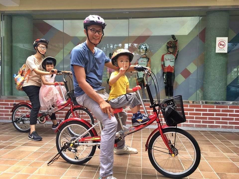 自行車故事館提供15輛親子自行車， 讓親子家庭進行一趟安全又輕鬆的單車之旅  (金門國家公園管理處提供)