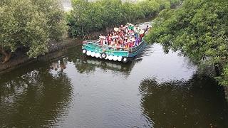 澎湖南方四島居民搭乘竹筏體驗紅樹林的魅力