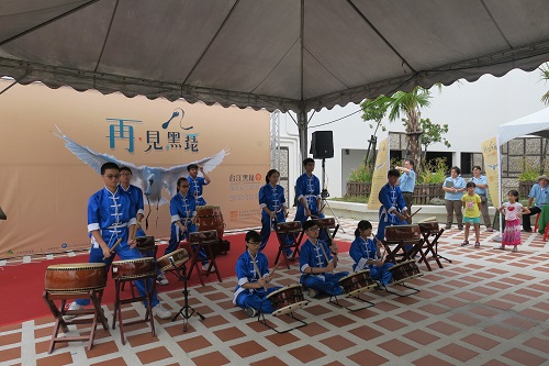 慈濟中學帶來精彩的太鼓表演(洪佳如攝)。
