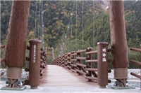 中部山岳國立公園跨越梓川之明神橋(鋼構建築全以木材包覆)