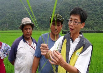 輔導團隊教導南安農民學習有機農業轉作施肥黃金時機
